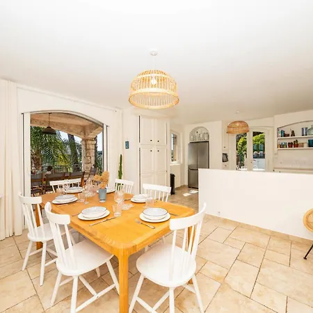 4-bedroom With Swimming Pool Garden And Sea Views *