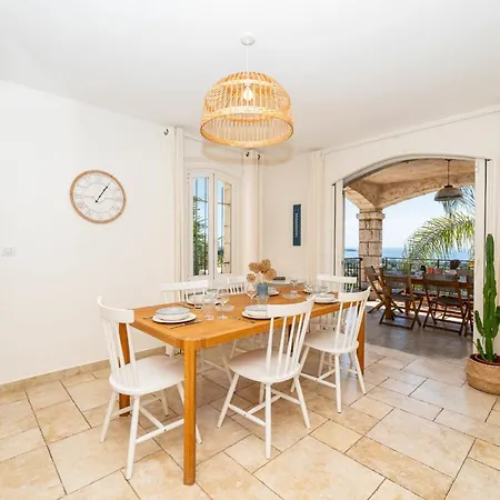 4-bedroom With Swimming Pool Garden And Sea Views Villa