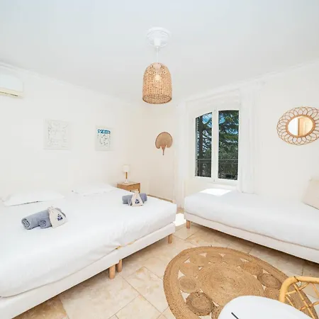 4-bedroom With Swimming Pool Garden And Sea Views Antibes