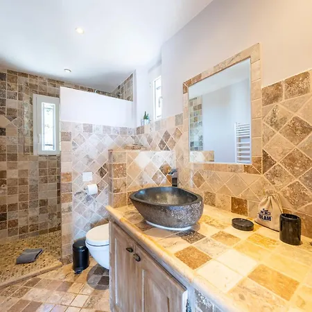 4-bedroom With Swimming Pool Garden And Sea Views Villa Antibes
